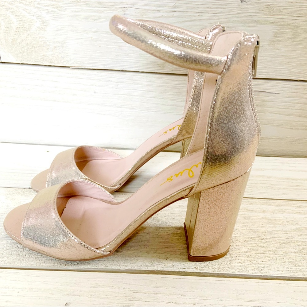 Lulu’s gold sandals 7.5 - Never worn!
